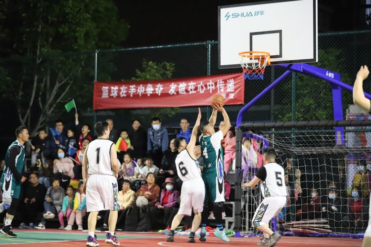 素是年